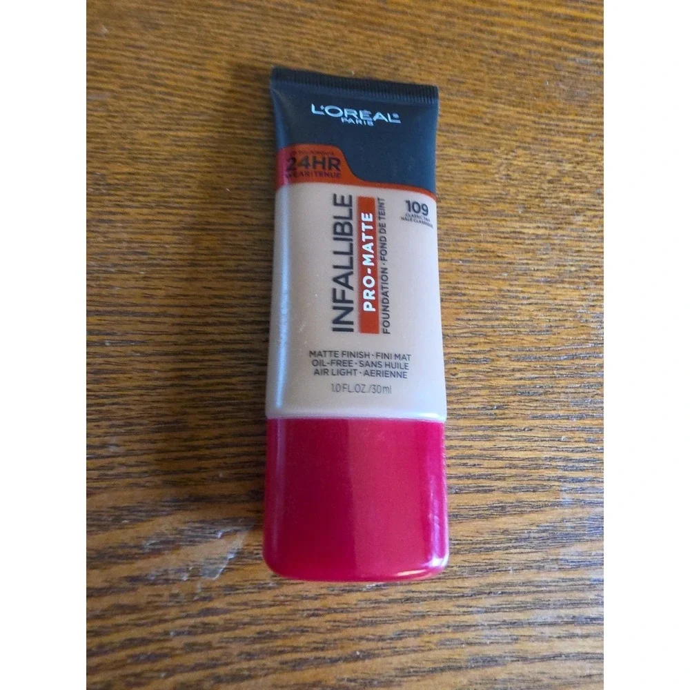 L'Oreal Infallible Pro Matte Foundation - 109 Classic Tan - 1 fl oz / 30 ml